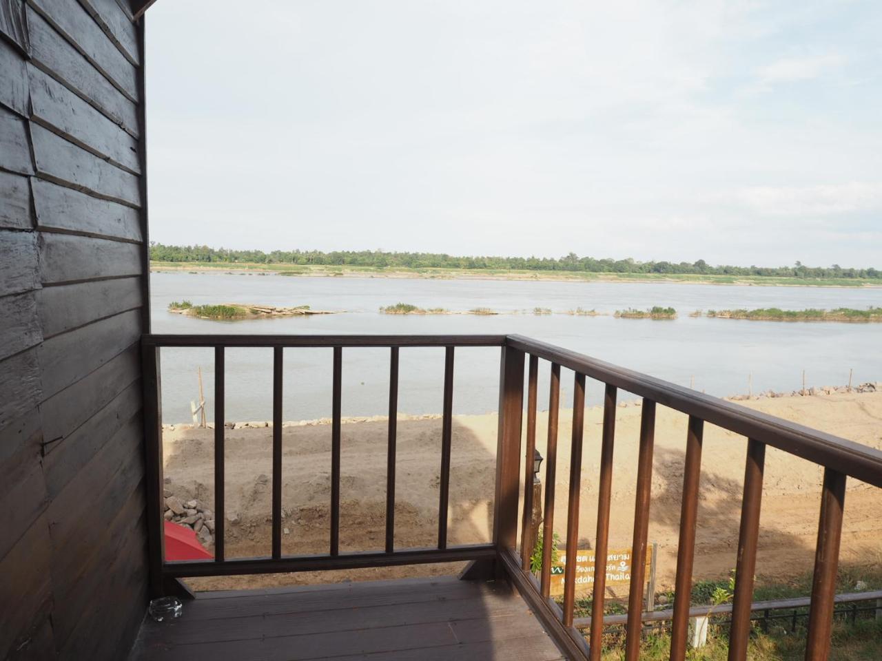 Nawiengkaeriverview Resort Мукдахан Экстерьер фото